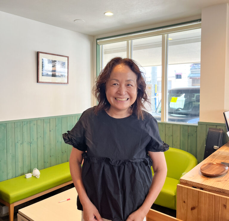 困難を抱える少女や 女性のために奮闘する変人